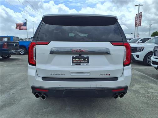 White Frost Tricoat 2022 GMC Yukon AT4