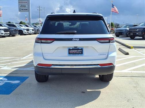 2025 Jeep Grand Cherokee Laredo