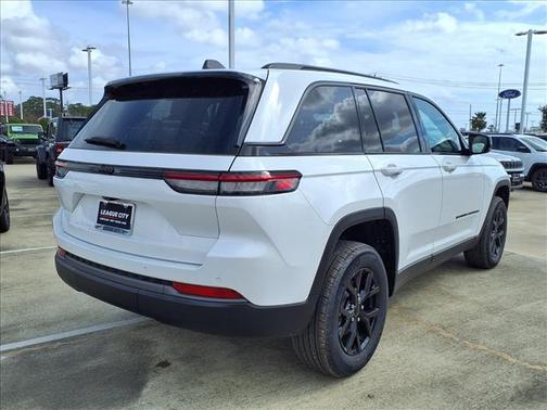 2026 Jeep Grand Cherokee Altitude