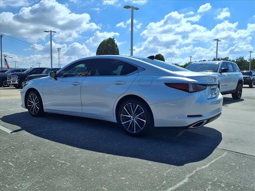 2023 Lexus ES 350 Base