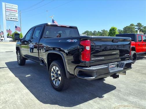 Black 2022 Chevrolet Silverado 2500 Custom