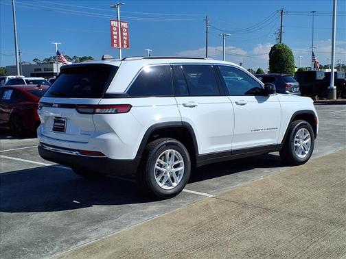 2025 Jeep Grand Cherokee Laredo