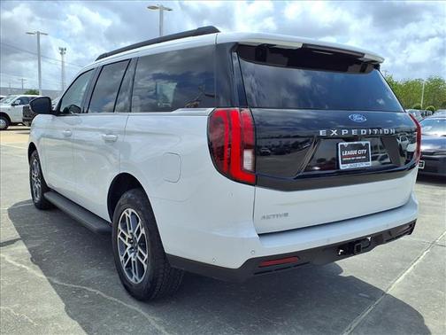 Oxford White 2025 Ford Expedition Active
