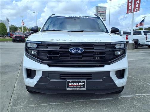 Oxford White 2025 Ford Expedition Active