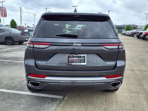 2022 Jeep Grand Cherokee Summit