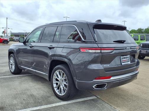 2022 Jeep Grand Cherokee Summit