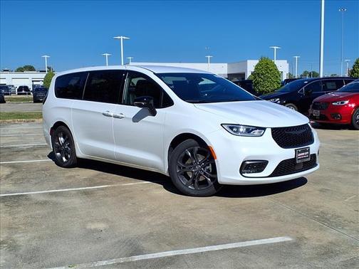 2026 Chrysler Pacifica L