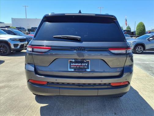 Baltic Gray Metallic Clearcoat 2023 Jeep Grand Cherokee Altitude