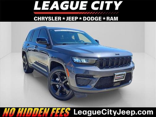 Baltic Gray Metallic Clearcoat 2023 Jeep Grand Cherokee Altitude