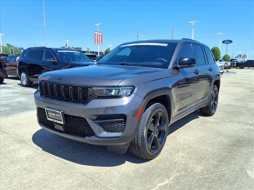 Baltic Gray Metallic Clearcoat 2023 Jeep Grand Cherokee Altitude