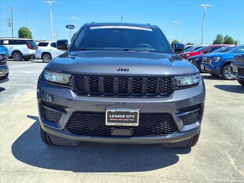 Baltic Gray Metallic Clearcoat 2023 Jeep Grand Cherokee Altitude