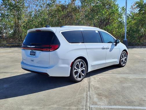 2026 Chrysler Pacifica L