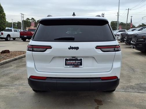 Bright White Clearcoat 2025 Jeep Grand Cherokee L Laredo