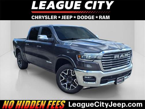 Diamond Black Crystal Pearl Coat 2026 RAM 1500 Laramie