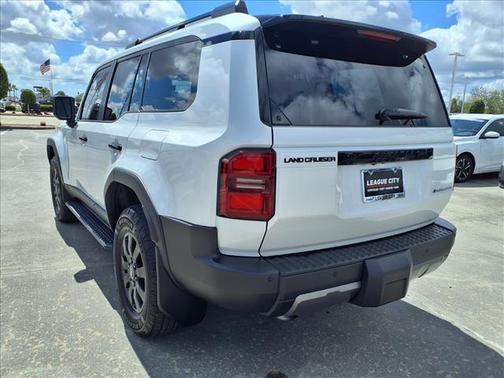 2025 Toyota Land Cruiser Base