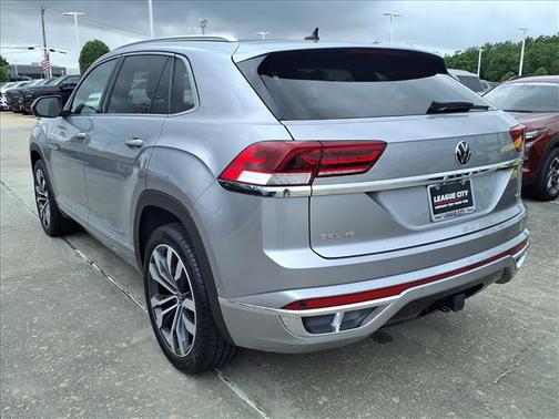 Silver Metallic 2023 Volkswagen Atlas Cross Sport 3.6L V6 SEL Premium R-Line