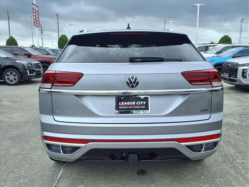 Silver Metallic 2023 Volkswagen Atlas Cross Sport 3.6L V6 SEL Premium R-Line