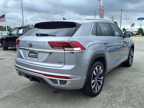 Silver Metallic 2023 Volkswagen Atlas Cross Sport 3.6L V6 SEL Premium R-Line