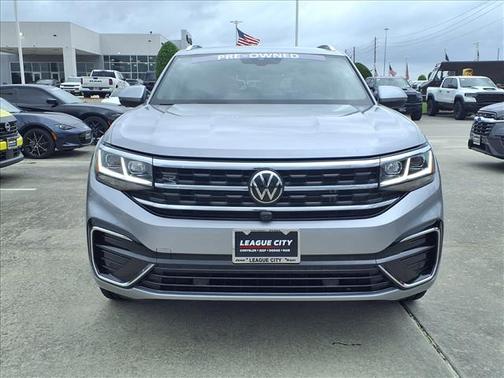Silver Metallic 2023 Volkswagen Atlas Cross Sport 3.6L V6 SEL Premium R-Line