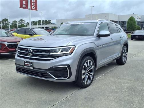 Silver Metallic 2023 Volkswagen Atlas Cross Sport 3.6L V6 SEL Premium R-Line