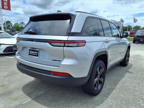 Silver Zynith 2025 Jeep Grand Cherokee Limited