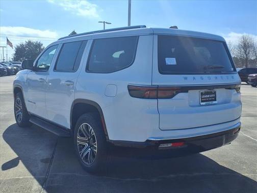 2025 Jeep Wagoneer Base