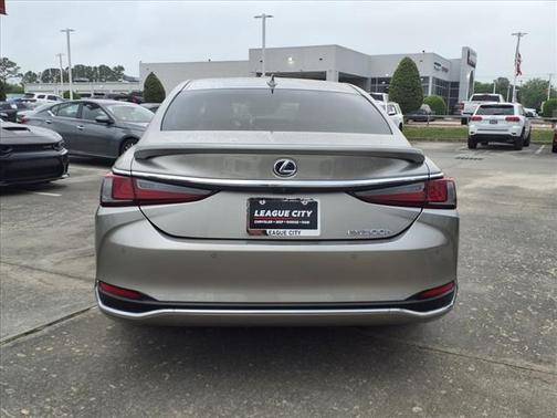 2021 Lexus ES 300h Base