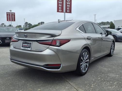 2021 Lexus ES 300h Base
