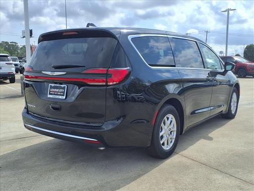 Black 2026 Chrysler Pacifica L