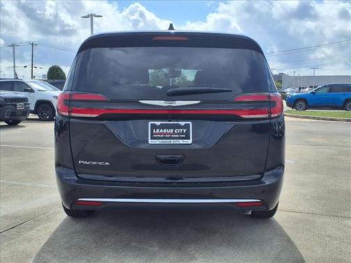 Black 2026 Chrysler Pacifica L
