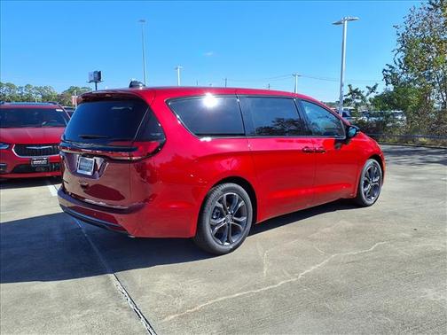 2026 Chrysler Pacifica L