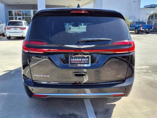 2025 Chrysler Pacifica L