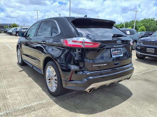 Black Metallic 2022 Ford Edge Titanium