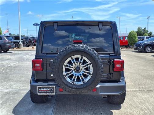 Black Clearcoat 2019 Jeep Wrangler Unlimited Sahara