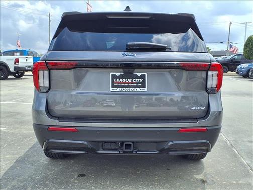 Gray Metallic 2025 Ford Explorer ST-Line