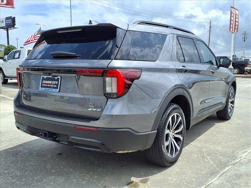 Gray Metallic 2025 Ford Explorer ST-Line