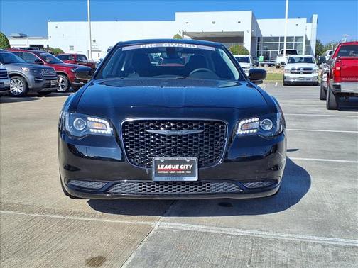 2023 Chrysler 300 Touring