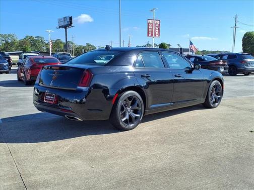 2023 Chrysler 300 Touring