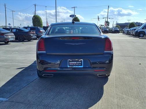 2023 Chrysler 300 Touring