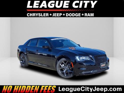 2023 Chrysler 300 Touring