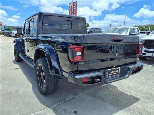 Black Clearcoat 2023 Jeep Gladiator High Altitude