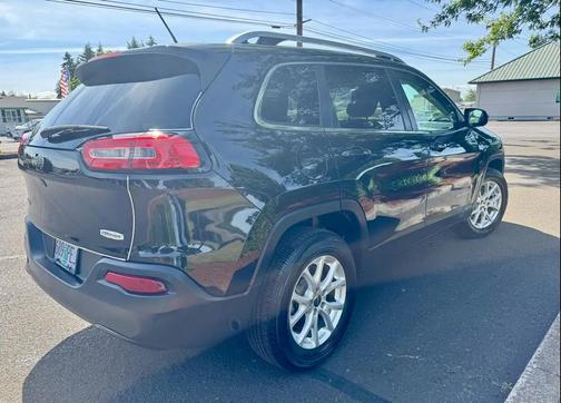 Brilliant Black Crystal Pearlcoat 2016 Jeep Cherokee Latitude