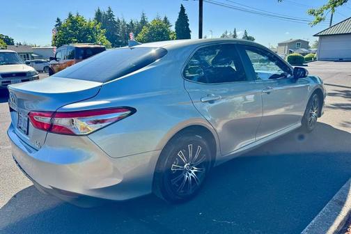 Celestial Silver Metallic 2019 Toyota Camry Hybrid LE
