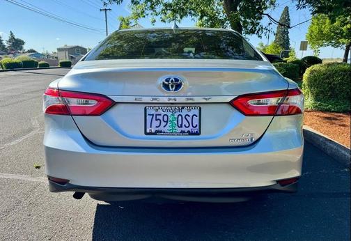 Celestial Silver Metallic 2019 Toyota Camry Hybrid LE