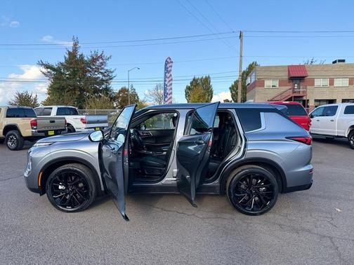 2022 Mitsubishi Outlander SE