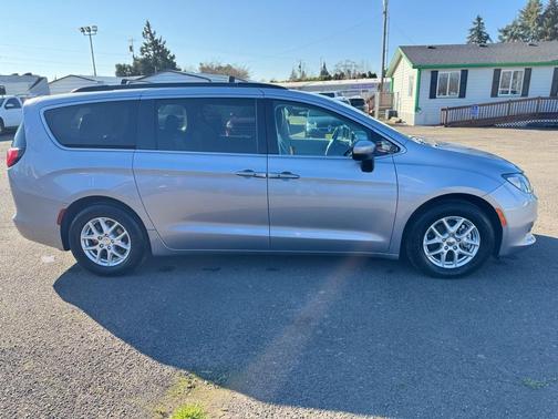 2020 Chrysler Voyager LXI