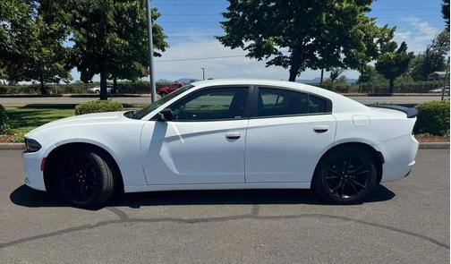 White 2018 Dodge Charger SXT