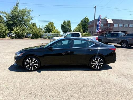 2022 Nissan Altima SR FWD