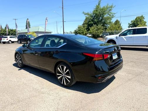 2022 Nissan Altima SR FWD