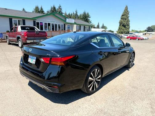 2022 Nissan Altima SR FWD